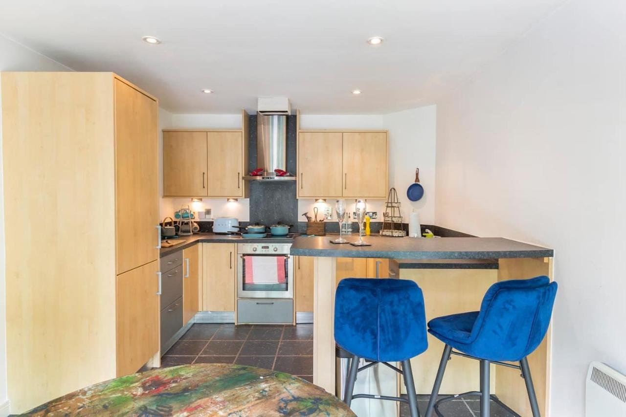 Large Boutique Harbourside Apartment - Football Table (Adults Only) Bristol Bagian luar foto